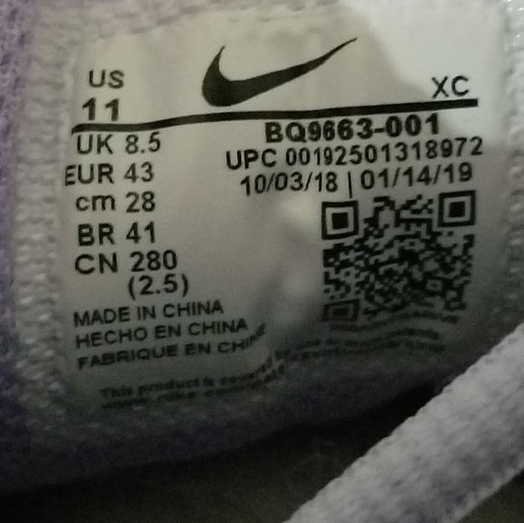 Nike Zoom Tennis Shoes - Picture 7 of 8